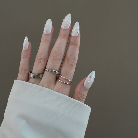 White pearl /اللؤلؤة البيضاء